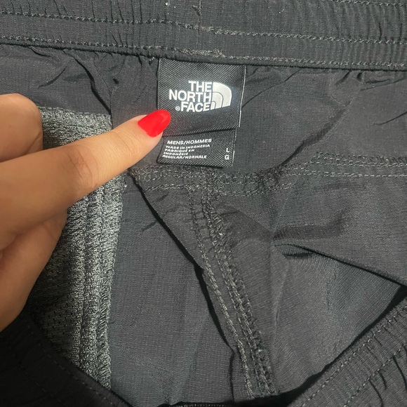 The North Face Mens Adventure Shorts Size Large Black Nylon Active Lightweight - Picture 2 of 4